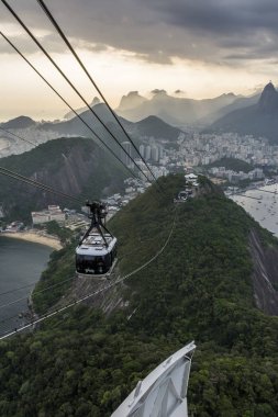Pao de Acucar (Sugar Loaf Dağı) Rio de Janeiro, Brezilya için gelen güzel günbatımı manzara