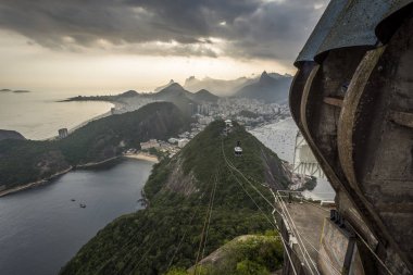 Pao de Acucar (Sugar Loaf Dağı) Rio de Janeiro, Brezilya için gelen güzel günbatımı manzara