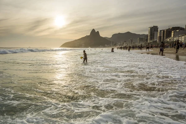 Linda Paisagem Surfistas Pôr Sol Praia Ipanema Rio Janeiro Brasil — Fotografia de Stock