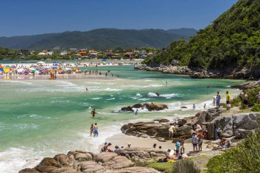 Brezilya, Kasım 2017: Guarda do Embau Beach ve Madre nehir, Santa Catarina State, Güney Brezilya