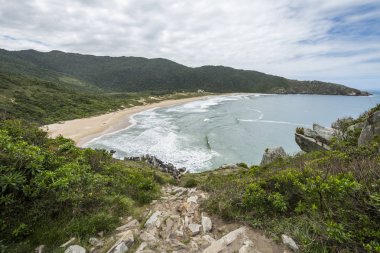 Pico da Coroa Tepesi'nden görünümüne Lagoinha yapmak Leste Beach, Florianopolis, Santa Catarina Adası, Güney Brezilya
