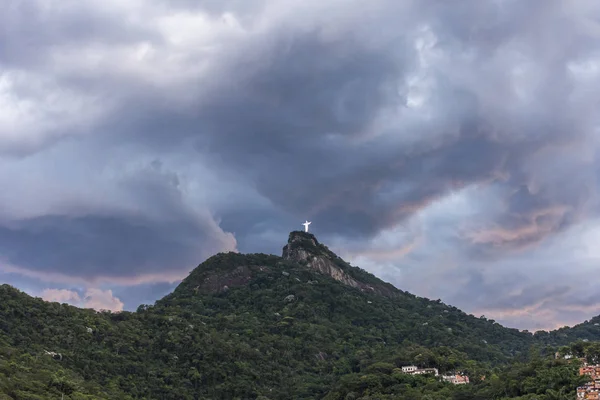 Estátua Cristo Redentor Sob Pôr Sol Tempestuoso Com Belas Nuvens — Fotografia de Stock