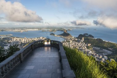 Pao de Acucar (Sugar Loaf Dağı) Cristo Redentor (Kurtarıcı İsa) Morro üstüne gelen görünümünü yapmak Corcovado (Corcovado Dağı)