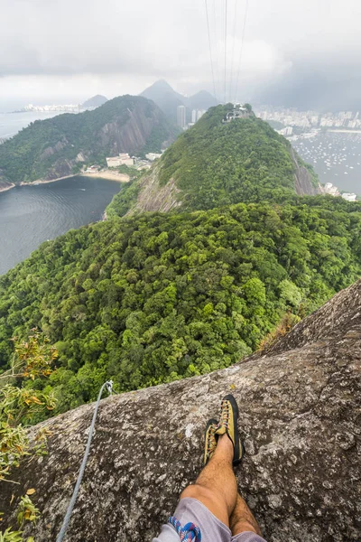 Férfi Lába Míg Sziklamászás Pao Acucar Sugar Loaf Hegy Rio — Stock Fotó