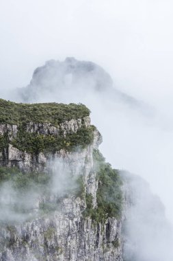 Yarın da Igreja en baştan görüntülemek