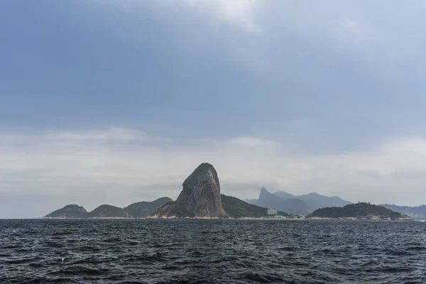 Beautiful view from the ocean to mountains and landscape in Rio — Stock Photo, Image