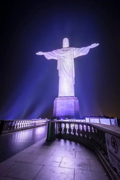 Widok na Chrystusa Odkupiciela Statua up on Corcovado Mountain duri — Zdjęcie stockowe