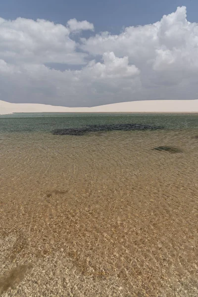 Prachtig Uitzicht Witte Zandduinen Regenwaterlagune Lenis Maranhenses Maranho Brazilië — Stockfoto