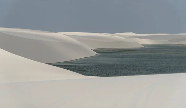 Wunderschöner Blick Auf Weiße Sanddünen Und Regenwasserlagune Lenis Maranhenses Maranho — Stockfoto