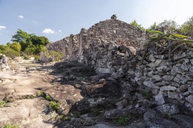 Küçük tarihi köy Chapada Diamantina, Bahia, Brezilya 'daki kayalık ev kalıntılarına bakın.