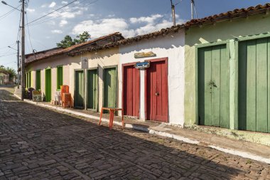 Güzel, eski köy Chapada Diamantina, Bahia, Brezilya 'daki renkli evlere bakın.