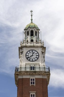 Etiro, Buenos Aires, Arjantin 'deki tarihi mimari kule binasının güzel manzarası