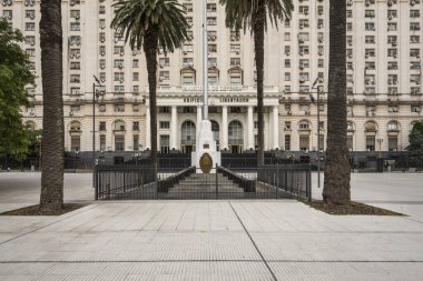 Buenos Aires 'in merkezindeki tarihi Savunma Bakanlığı binasına bakın.