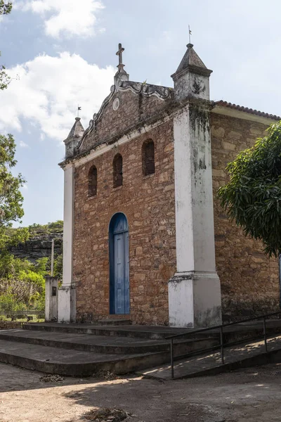 Blick Auf Die Fassade Einer Alten Kolonialkirche Einem Kleinen Historischen — Stockfoto