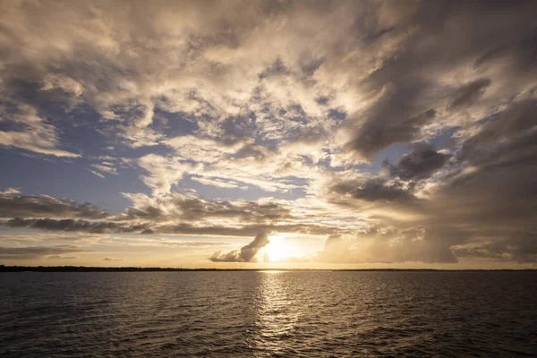 Schöner Amazonas Sonnenuntergang Über Dem Wasser Des Negro River Mit — Stockfoto