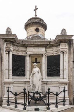 Recoleta Mezarlığı, Buenos Aires, Arjantin 'deki mezarların ve yeraltı mezarlarının ayrıntıları