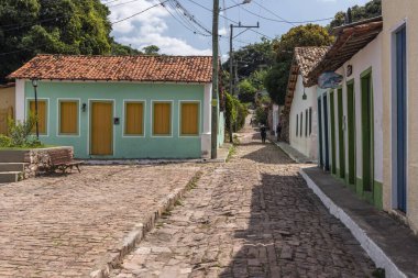 Güzel, eski köy Chapada Diamantina, Bahia, Brezilya 'daki renkli evlere bakın.