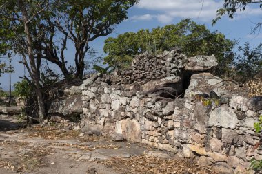 Küçük tarihi köy Chapada Diamantina, Bahia, Brezilya 'daki kayalık ev kalıntılarına bakın.