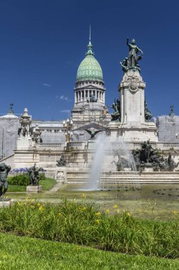 Buenos Aires 'in merkezindeki Ulusal Kongre binası ve heykeli için güzel bir manzara, Arjantin