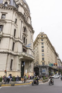 Buenos Aires şehir merkezindeki Plaza de Mayo çevresindeki tarihi binaların güzel manzarası, Arjantin