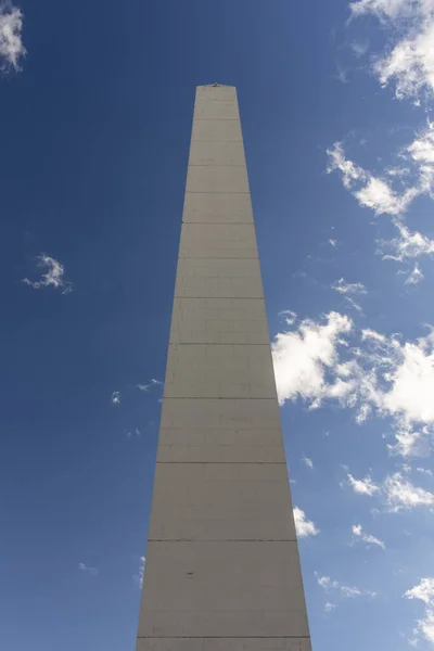 Krásný Výhled Historický Obelisk Mraky Modrou Oblohou Centru Buenos Aires — Stock fotografie