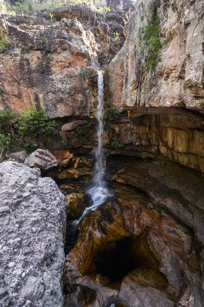 Bela Cachoeira Água Escura Rio Rochoso Chapada Diamantina Bahia Brasil — Fotografia de Stock