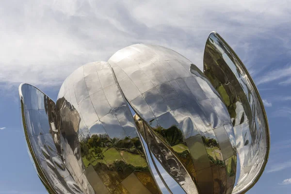 Grande Monumento Flor Aço Floralis Generica Área Recolate Buenos Aires — Fotografia de Stock