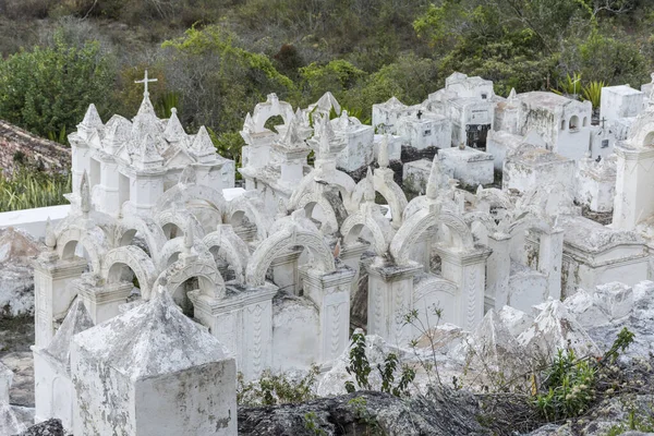 Hermosa Vista Las Lápidas Estilo Bizantino Blanco Ladera Montaña Cementerio —  Fotos de Stock