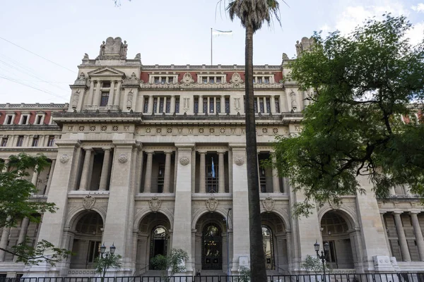 ブエノスアイレス アルゼンチンの最高裁判所の古い歴史的建造物への美しい眺め — ストック写真