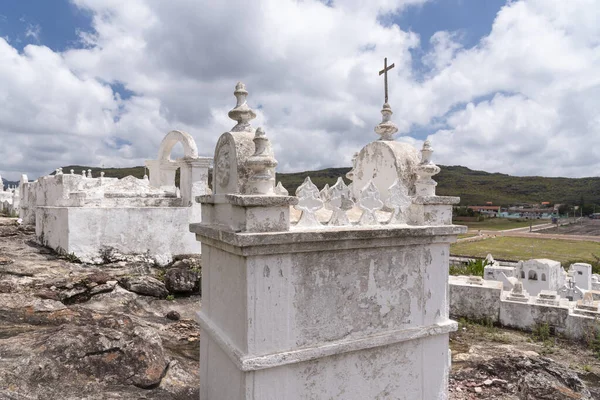 Όμορφη Θέα Στο Λευκό Βυζαντινό Στυλ Ταφόπλακες Στην Πλαγιά Του — Φωτογραφία Αρχείου