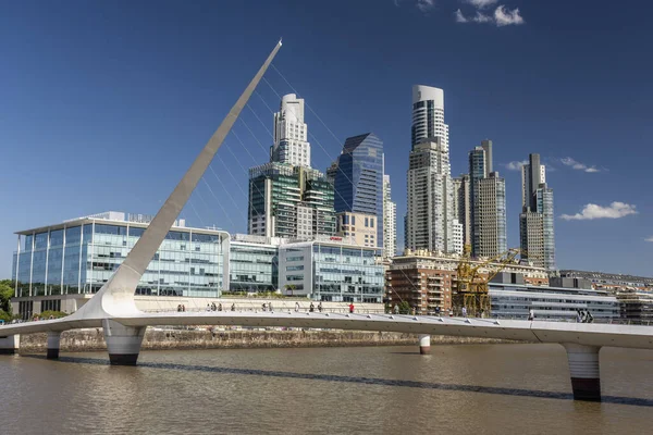 Bela Vista Para Ponte Moderna Edifícios Puerto Madero Buenos Aires — Fotografia de Stock