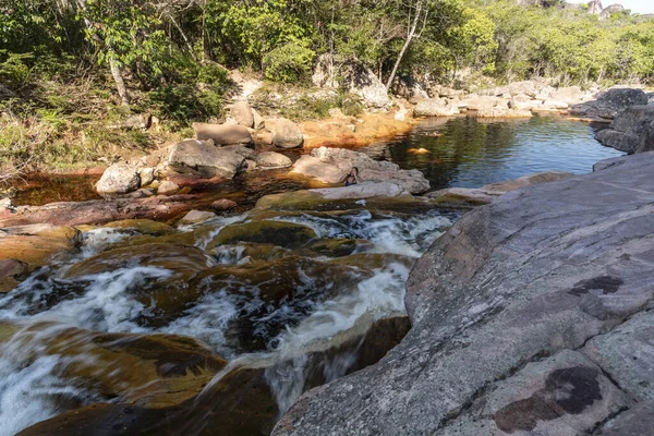 Hermosa Cascada Agua Oscura Río Rocoso Chapada Diamantina Bahia Brasil — Foto de Stock