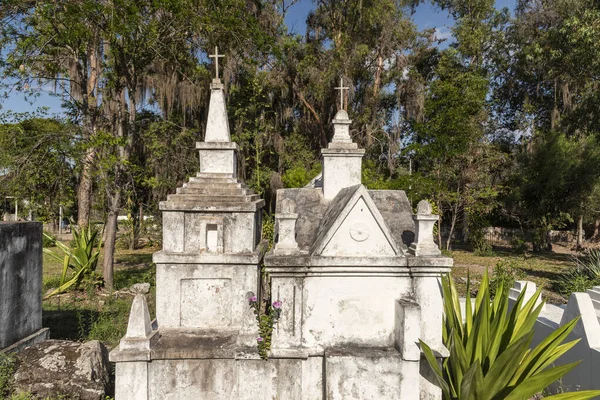 Veduta Delle Pietre Tombali Bianche Stile Bizantino Sul Cimitero Accanto — Foto Stock