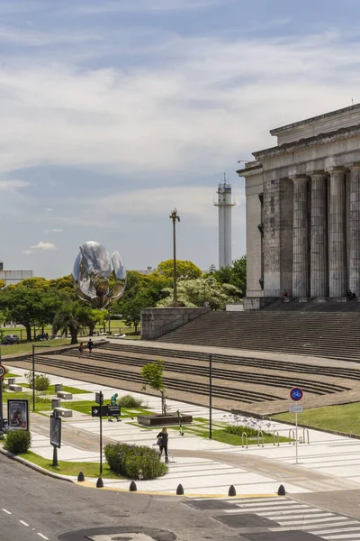 Bonita Vista Para Monumento Flores Metal Grande Edifício Calçada Recoleta — Fotografia de Stock