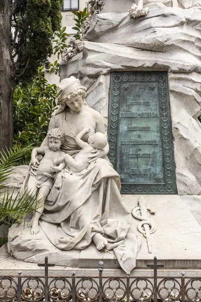 Λεπτομέρεια Του Αγάλματος Τάφους Και Κατακόμβες Στο Κοιμητήριο Recoleta Μπουένος — Φωτογραφία Αρχείου