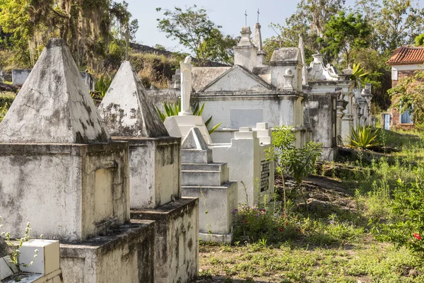 Vista Las Lápidas Estilo Bizantino Cementerio Junto Antigua Iglesia Colonial —  Fotos de Stock