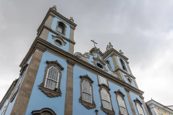 아름다운 식민지 시대의 아름다운 교회를 바라보며 브라질 바히아 살바도르의 역사적 — 스톡 사진
