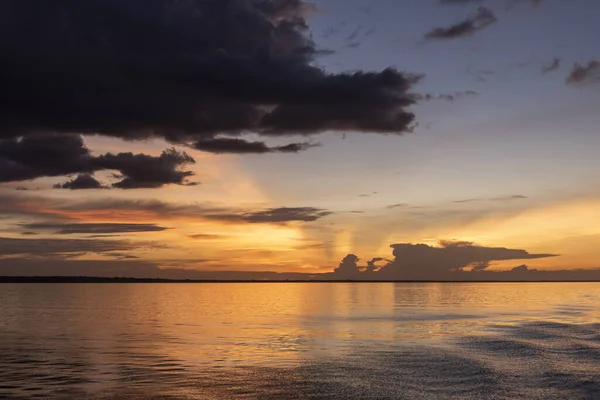 Schöner Amazonas Sonnenuntergang Über Dem Wasser Des Negro River Mit — Stockfoto