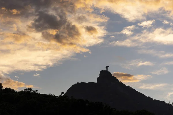 Vacker Utsikt Över Kristus Frälsaren Staty Bergstoppen Solnedgången Moln Rio — Stockfoto