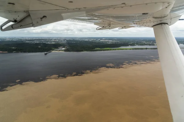 Vista Aérea Para Encontro Águas Lamacentas Escuras Rio Amazonas Amazonas — Fotografia de Stock