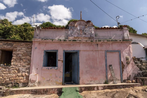 마을의 역사적 중심지에 소박하고 분홍빛 브라질 — 스톡 사진