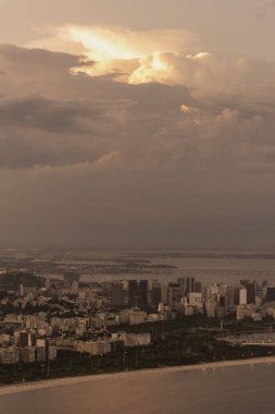 Rio de Janeiro, Brezilya 'daki Sugar Loaf Dağı' ndan güzel gün batımı manzarası