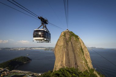 Brezilya Rio de Janeiro 'daki Sugar Loaf Mountain teleferiğinden güzel bir manzara.