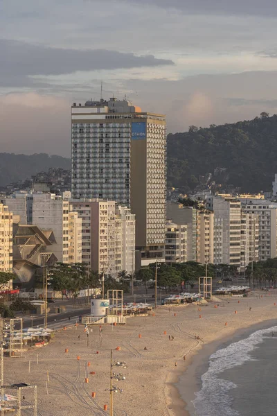 Gyönyörű Kilátás Épületekre Copacabana Beach Partján Napkeltekor Rio Janeiro Brazília — Stock Fotó