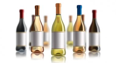 Kırmızı şarap şişesi. Beyaz, gül ve kırmızı şarap şişeleri kümesi. Beyaz arka plan üzerinde izole.