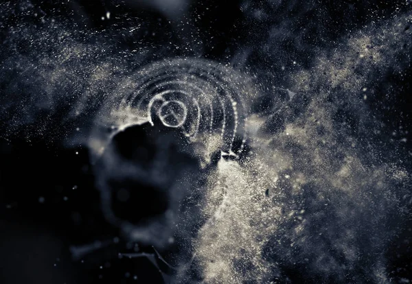 Soyut mavi 3d aydınlatmalı kafes küre bozuk. Neon işareti. Fütüristik teknoloji Hud öğesi. Zarif soyut küre yok. Kum fırtınası, toz parçacıkları .