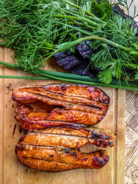 Asma somon Barbekü otlar ile