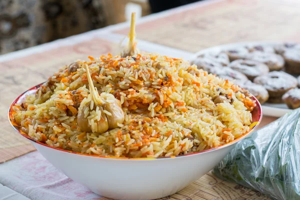 Large plate of Pilaf with garlic — Stock Photo, Image