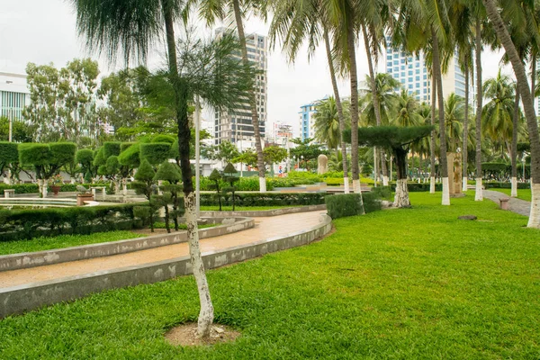 Vietnam 'daki Nha Trang Resort' a park et.