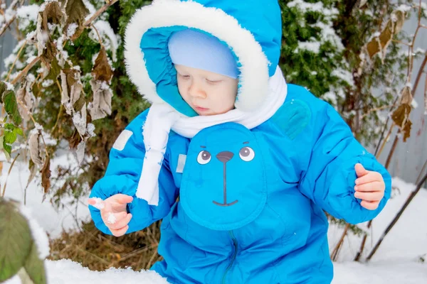Baby Boy Surprised First Snow Holding Snow His Hand — Stock Photo, Image